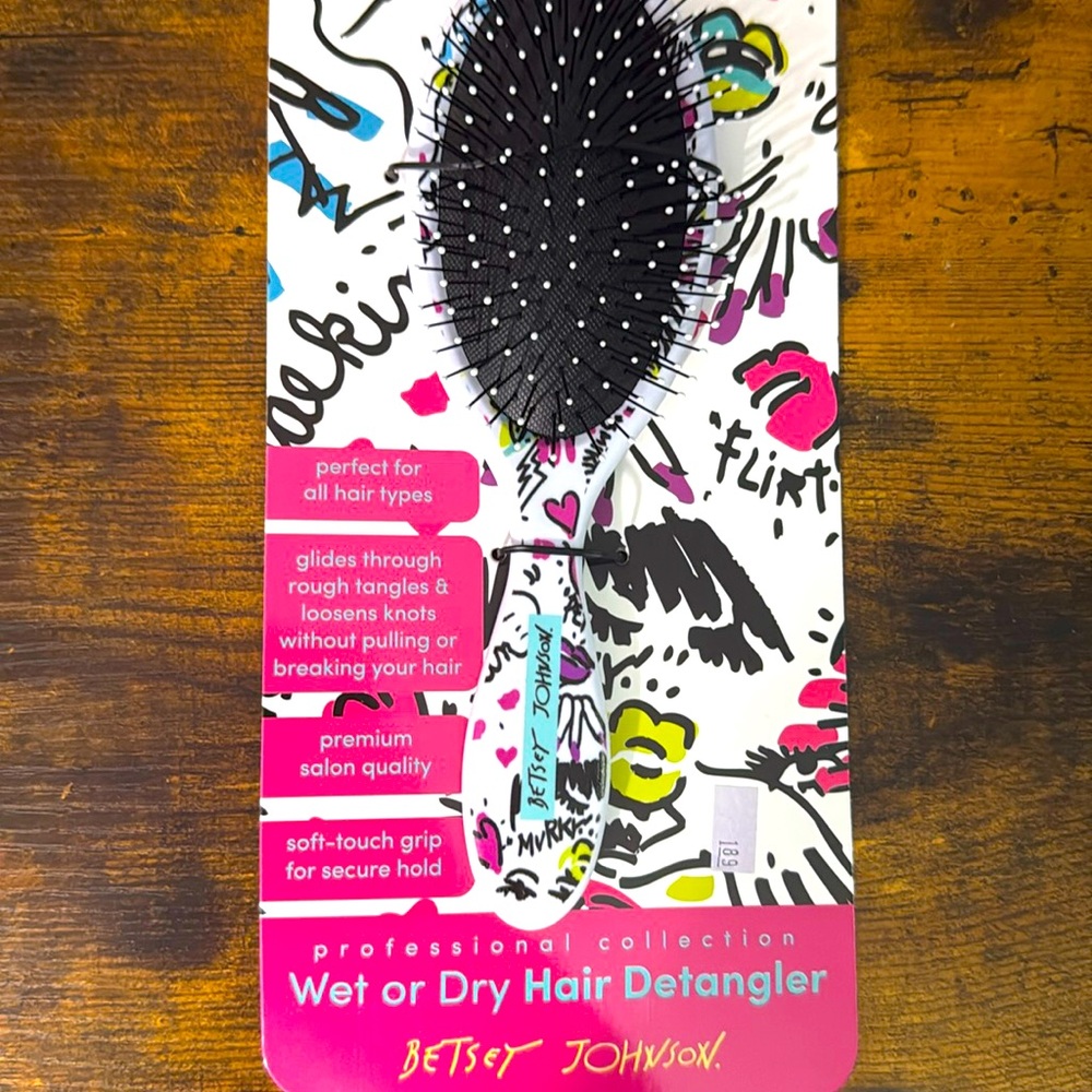 Betsey Johnson wet or dry hairbrush